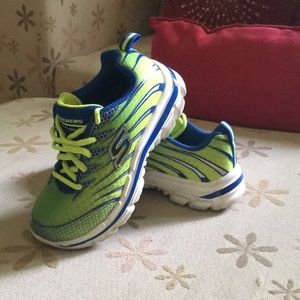 Skechers sneakers*12*gently used*memory foam gel